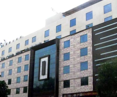 https://imgcld.yatra.com/ytimages/image/upload/t_hotel_yatra_city_desktop/v1441825112/Domestic Hotels/Hotels_Ranchi/Hotel Maple Wood/Overview.jpg